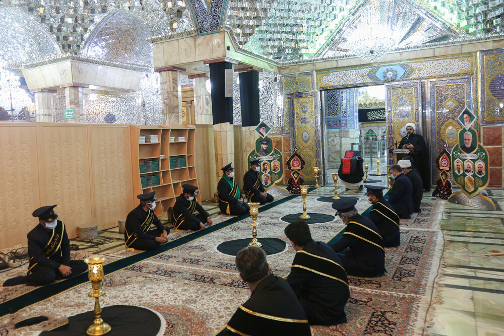Hz. Masume (s.a)Türbesi'ne Siyah Bayrak Asıldı