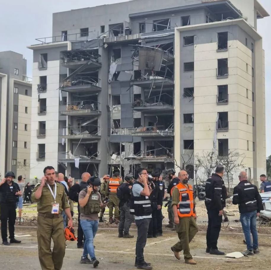 İran’ın Fırlattığı Füze Be'er Sheva'ya İsabet Etti