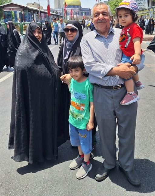 Tahran Halkı Aileleri İle Cuma Namazında 