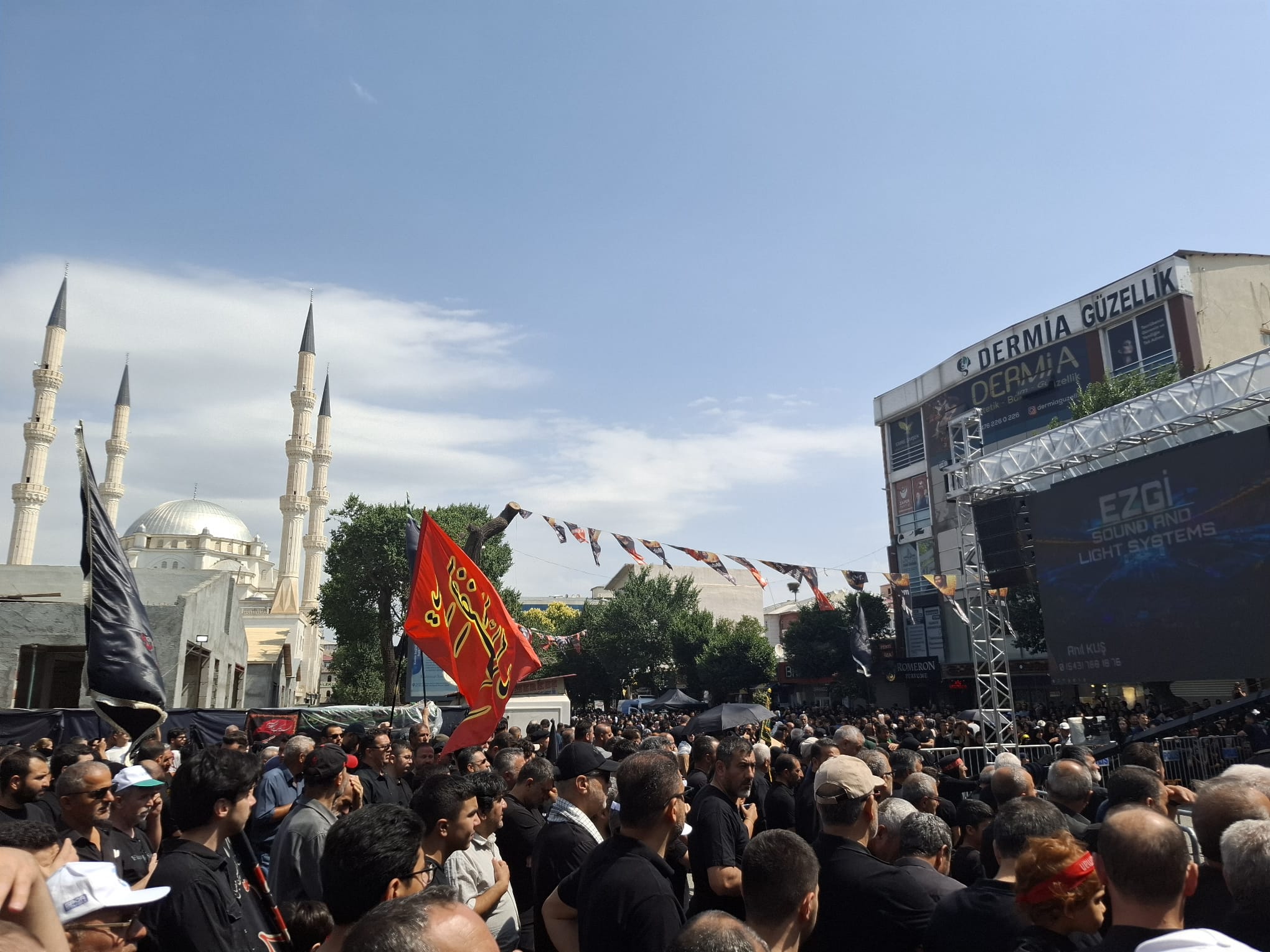 Iğdır Hz. Hüseyin (as) ve Yarenlerinin Yasını Tutuyor