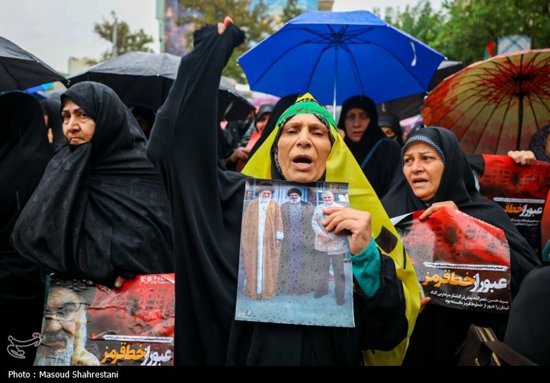 Tahran Halkı İsrail'e Tepki İçin Toplandı