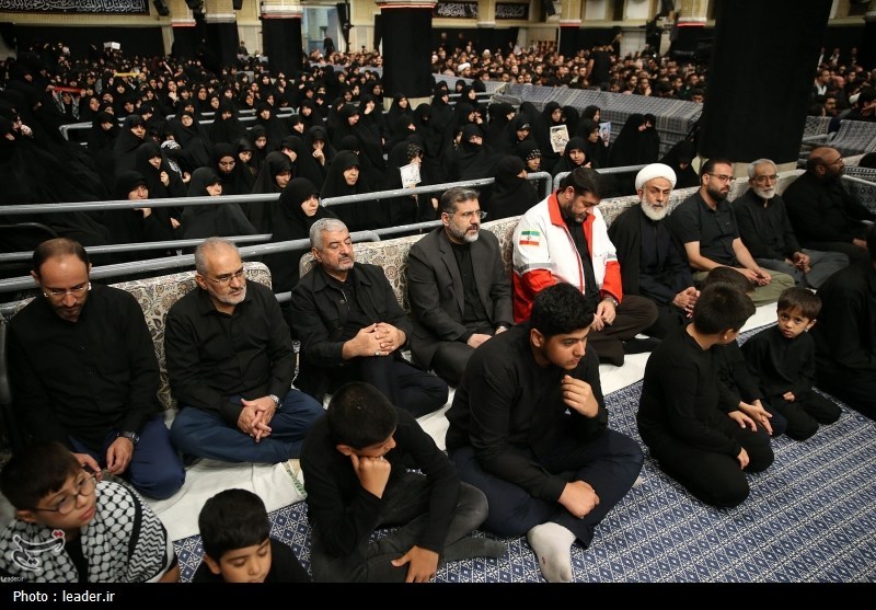 İmam Hamanei Tasua Gecesi Yas Merasimine Katıldı