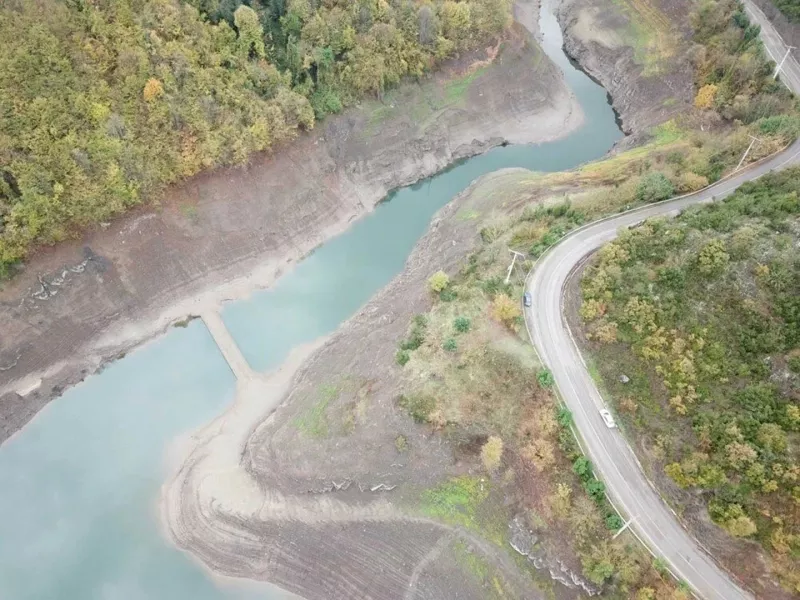 Yuvacık Barajı'nda Su Seviyesi Azaldı, Köprü Ortaya Çıktı