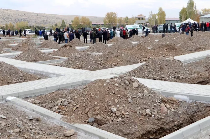 Erzurum'da 800 Mezar Yeri Kazdılar! 