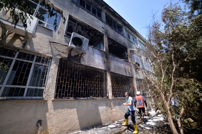 Mersin'deki Lisenin Kimya Laboratuvarında Patlama