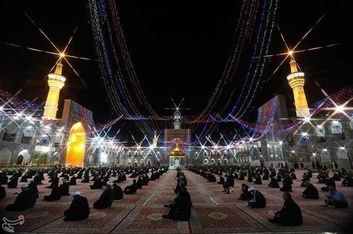 İmam Rıza'nın (a.s) Kutsal Türbesi Ziyaretçiye Açıldı
