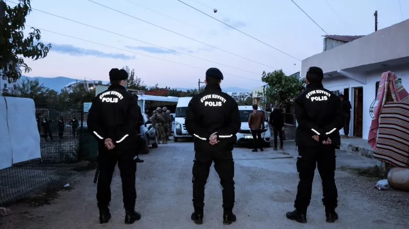 Bursa'da Silah Kaçakçılarına Şafak Operasyonu