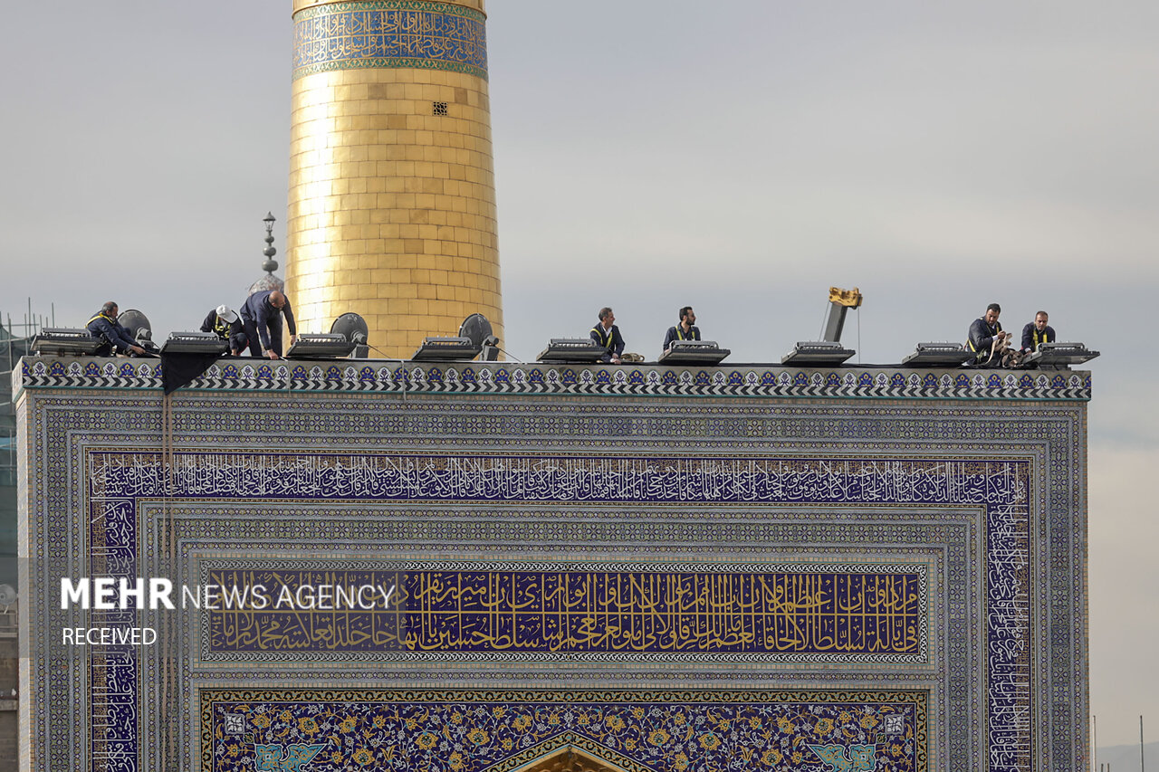 Hz. İmam Rıza'nın (a.s) Türbesi Siyaha Büründü