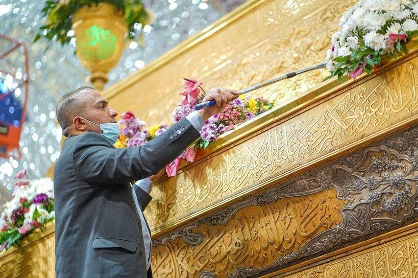 Hz. İmam Hüseyin (a.s) Türbesi Çiçeklerle Süslendi