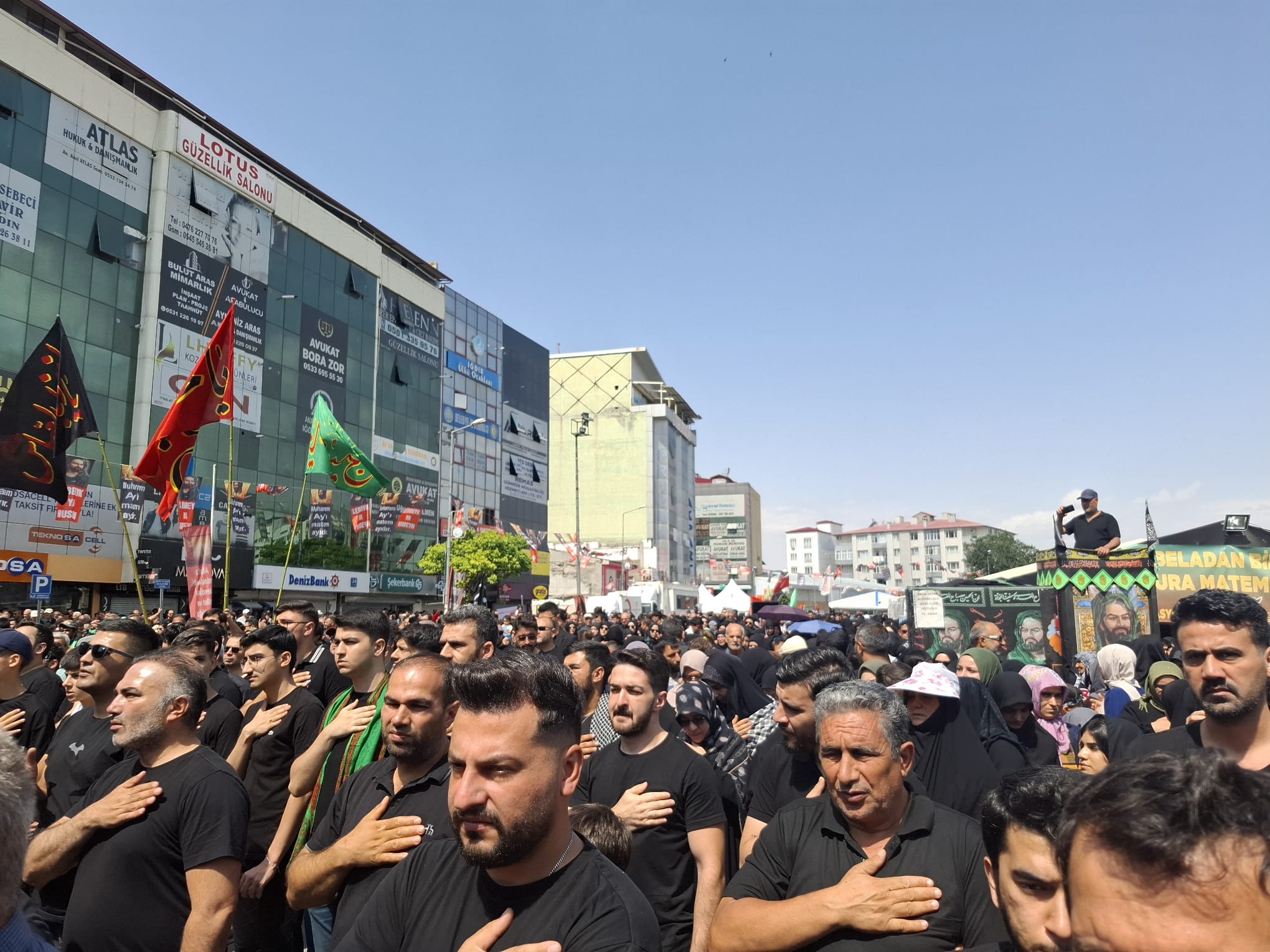 Iğdır Hz. Hüseyin (as) ve Yarenlerinin Yasını Tutuyor