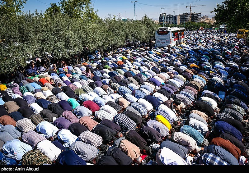 Tahran’da Cuma Namazı İmam Hamanei İmametinde Kılındı