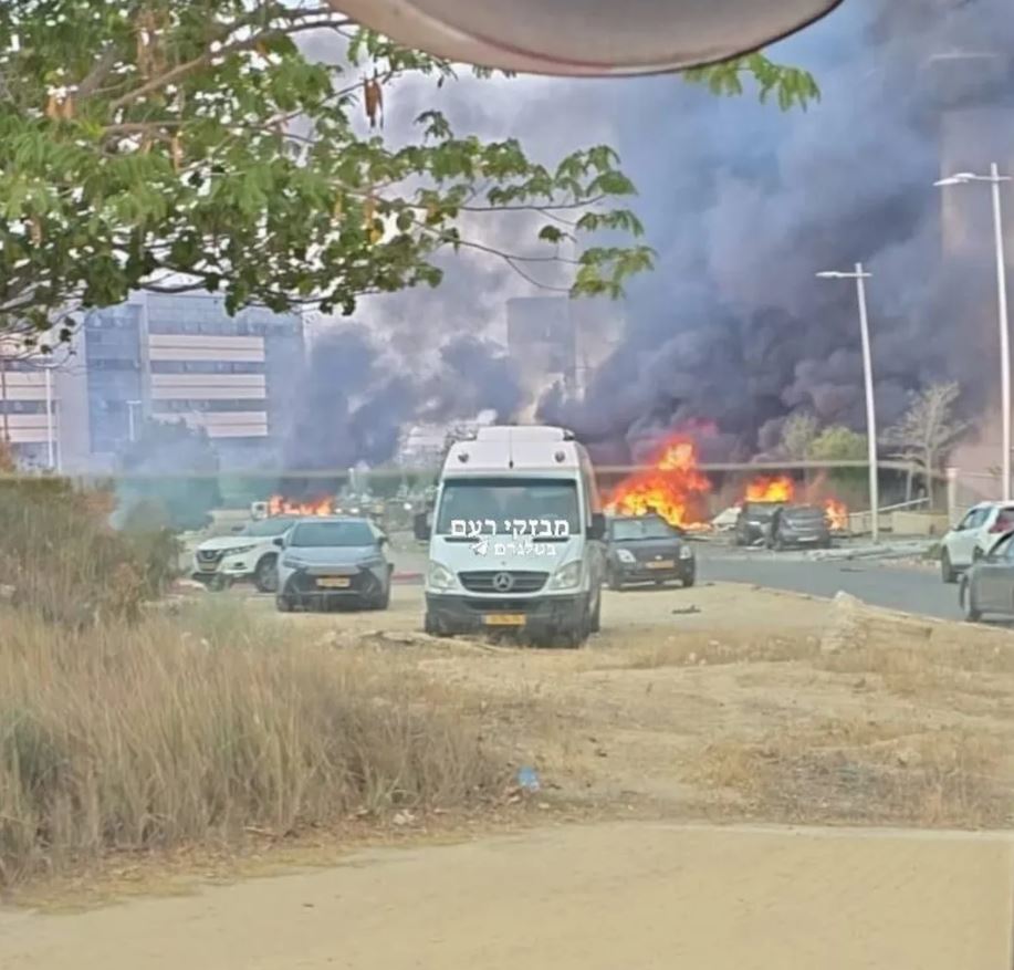 İran’ın Fırlattığı Füze Be'er Sheva'ya İsabet Etti