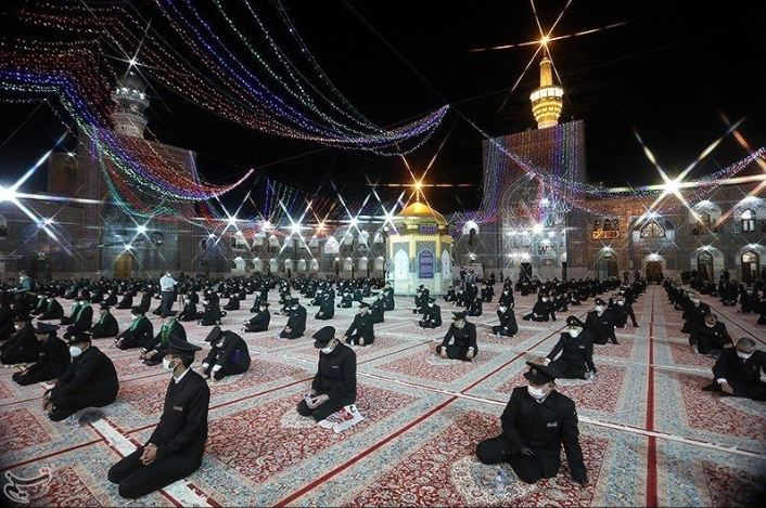 İmam Rıza'nın (a.s) Kutsal Türbesi Ziyaretçiye Açıldı