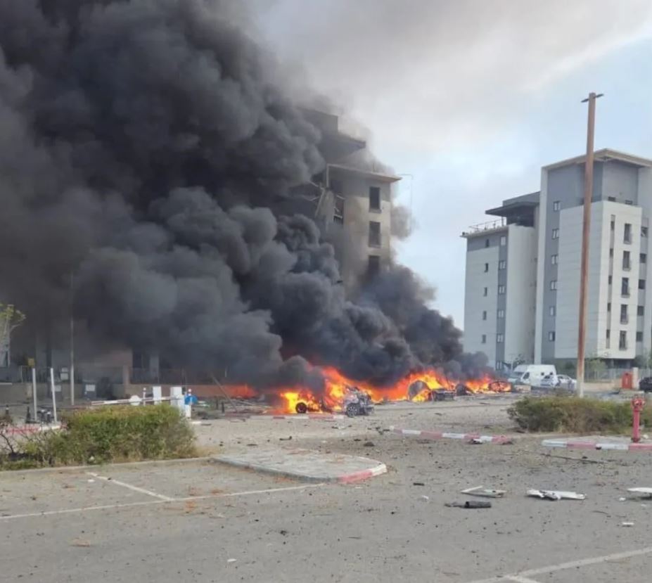 İran’ın Fırlattığı Füze Be'er Sheva'ya İsabet Etti