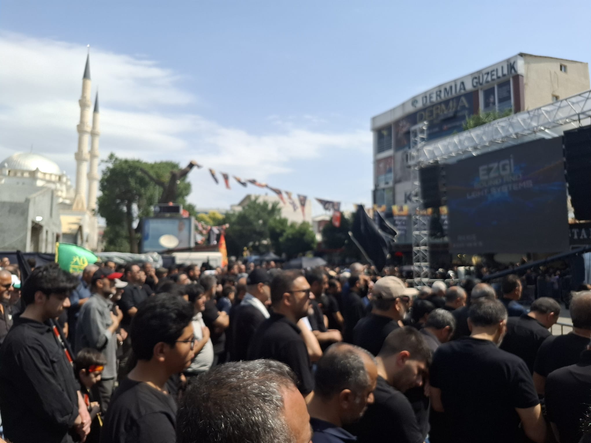 Iğdır Hz. Hüseyin (as) ve Yarenlerinin Yasını Tutuyor