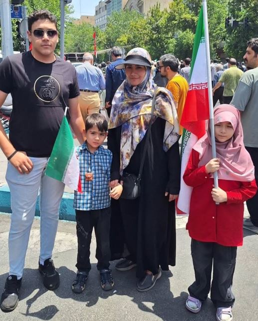Tahran Halkı Aileleri İle Cuma Namazında 