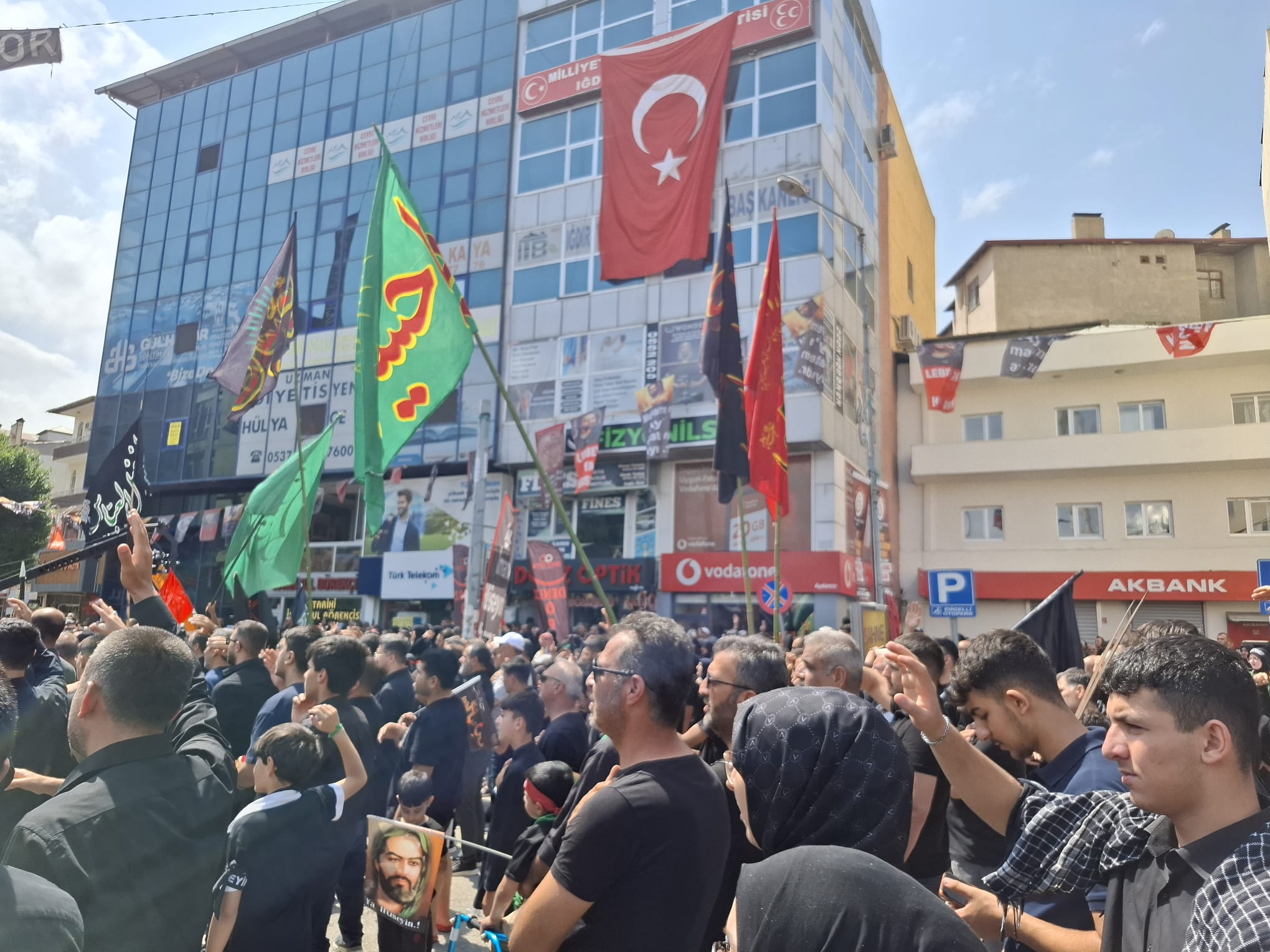 Iğdır Hz. Hüseyin (as) ve Yarenlerinin Yasını Tutuyor
