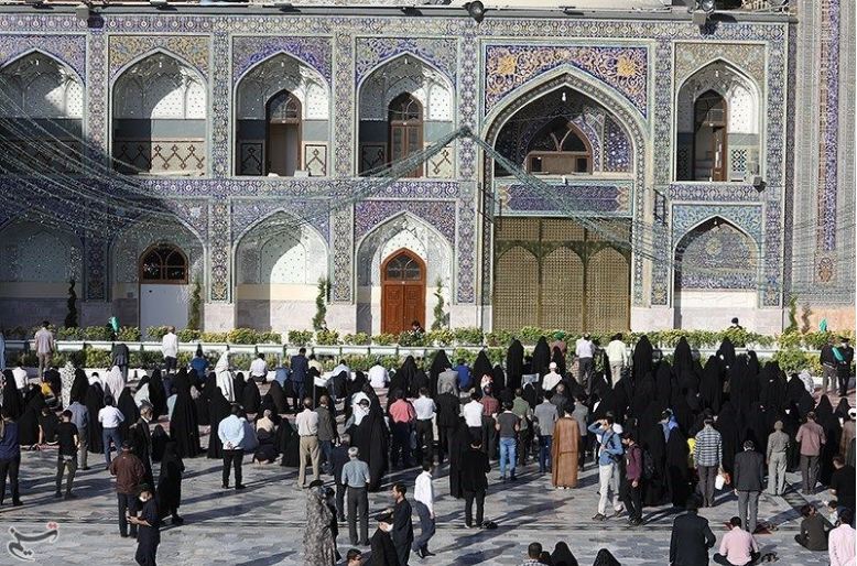 İmam Rıza'nın (a.s) Kutsal Türbesi Ziyaretçiye Açıldı