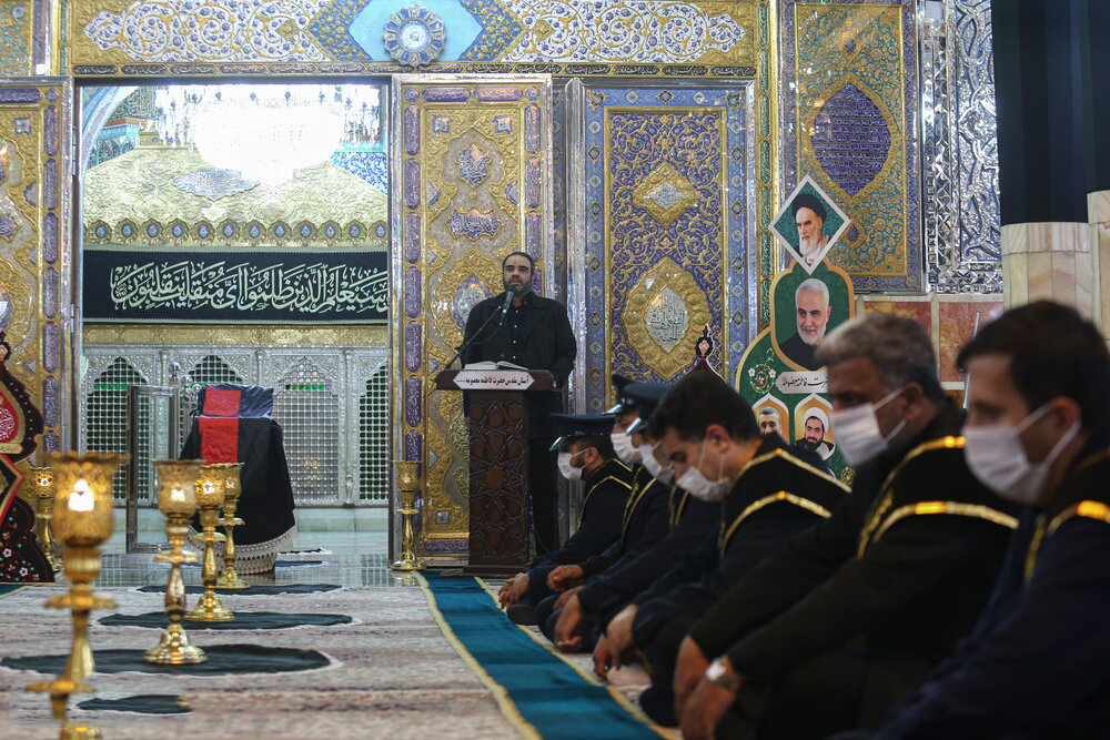 Hz. Masume (s.a)Türbesi'ne Siyah Bayrak Asıldı