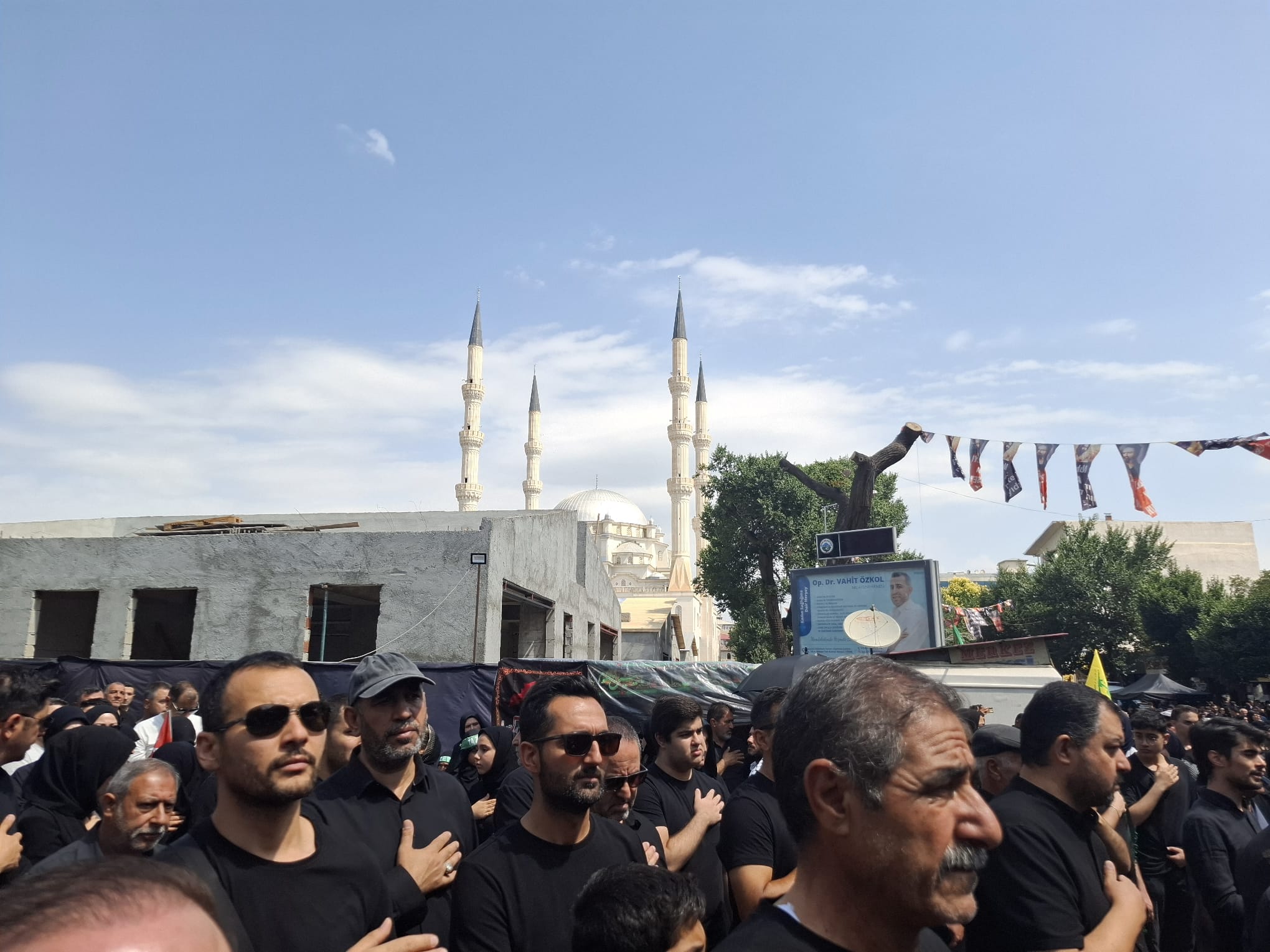 Iğdır Hz. Hüseyin (as) ve Yarenlerinin Yasını Tutuyor