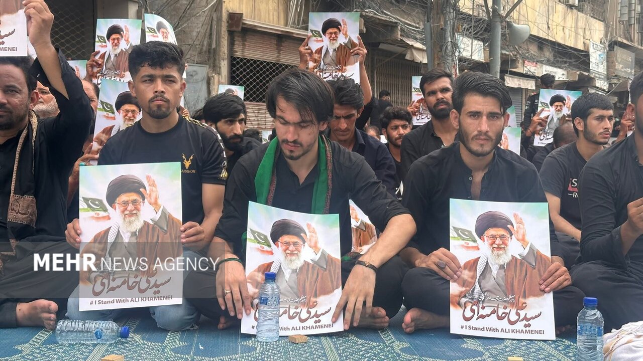 Pakistanlı Matemcilerden İmam Hamanei’ye Destek