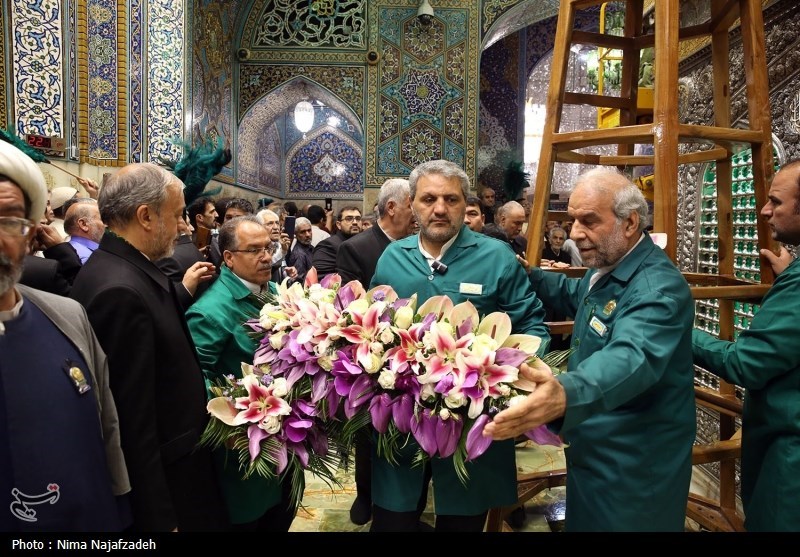 Hz. İmam Rıza (a.s) Türbesi Çiçeklerle Süslendirildi