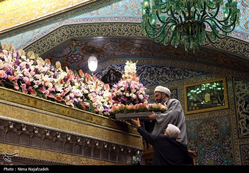 Hz. İmam Rıza (a.s) Türbesi Çiçeklerle Süslendirildi