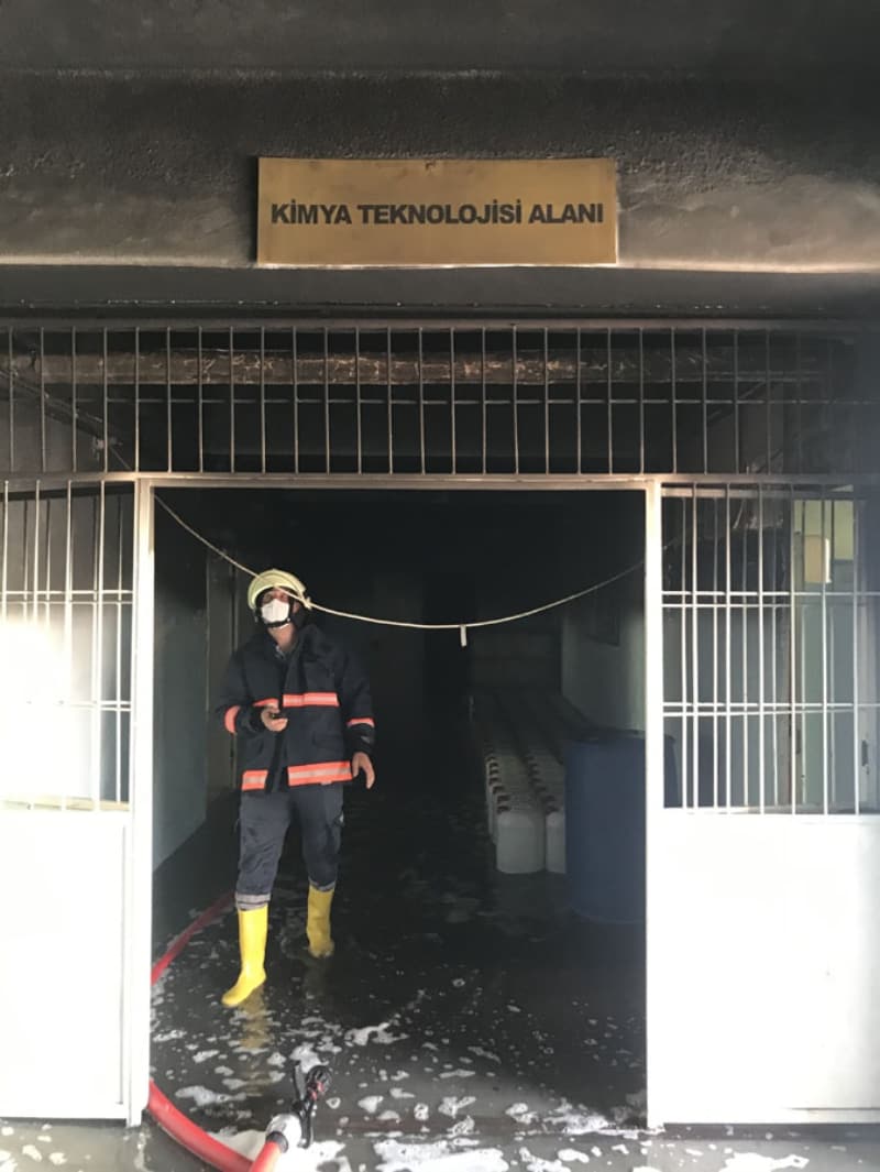 Mersin'deki Lisenin Kimya Laboratuvarında Patlama