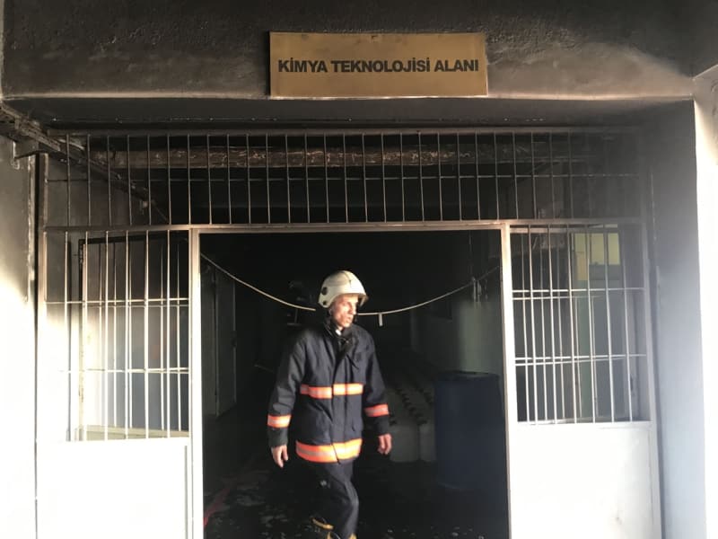 Mersin'deki Lisenin Kimya Laboratuvarında Patlama