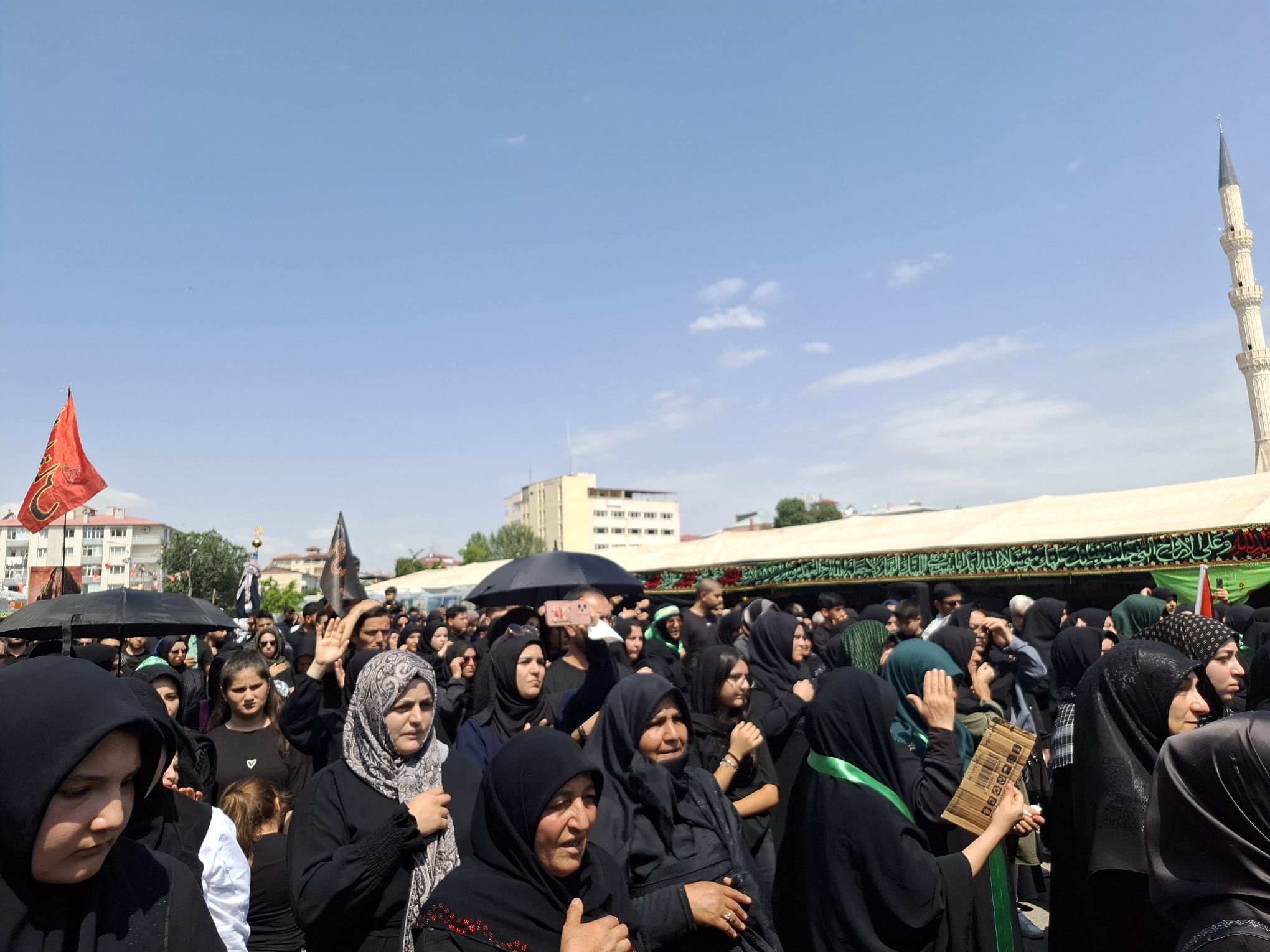 Iğdır Hz. Hüseyin (as) ve Yarenlerinin Yasını Tutuyor