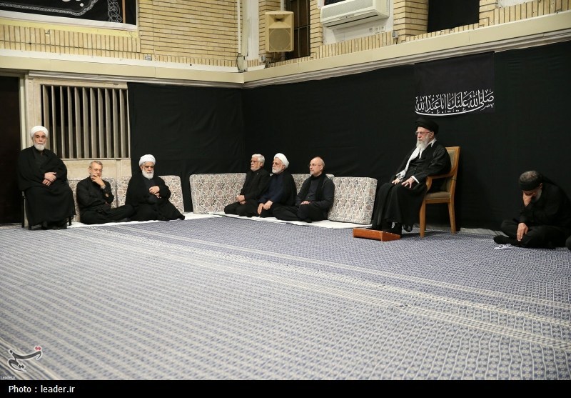 İmam Hamanei Tasua Gecesi Yas Merasimine Katıldı
