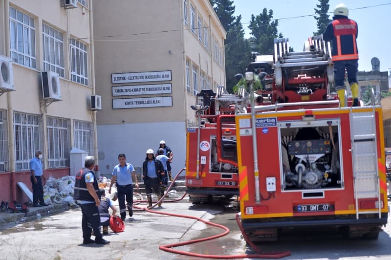 Mersin'deki Lisenin Kimya Laboratuvarında Patlama