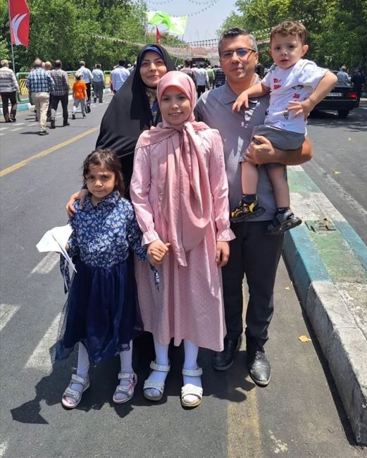 Tahran Halkı Aileleri İle Cuma Namazında 