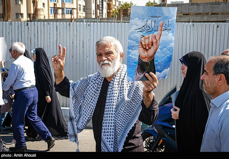 Tahran’da Cuma Namazı İmam Hamanei İmametinde Kılındı