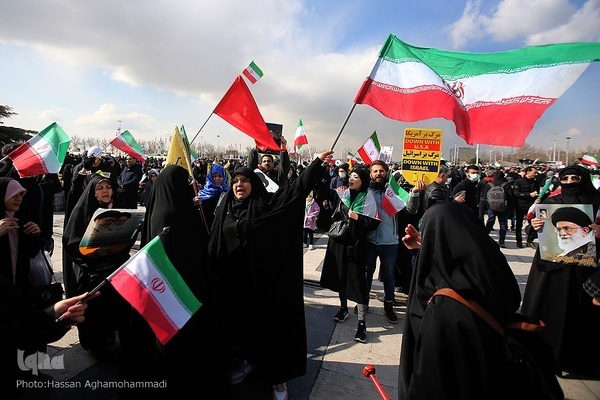 İran'daki 11 Şubat Yürüyüşünden Kareler