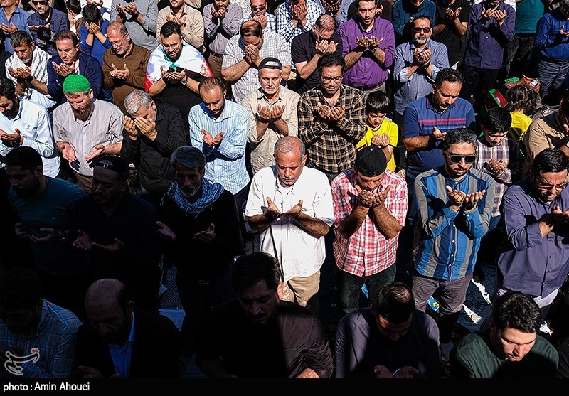 Tahran’da Cuma Namazı İmam Hamanei İmametinde Kılındı