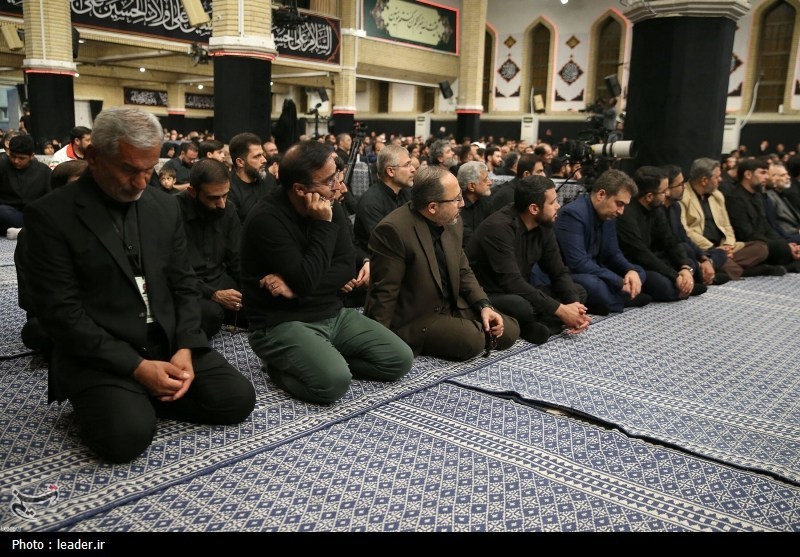 İmam Hamanei Tasua Gecesi Yas Merasimine Katıldı