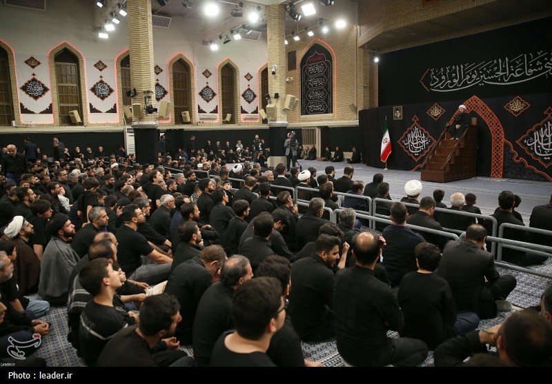 İmam Hamanei Tasua Gecesi Yas Merasimine Katıldı