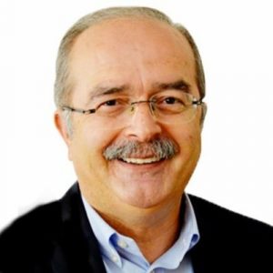İsmet Özçelik